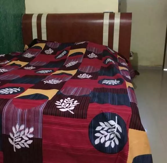 هتل Goroomgo Jagannath Lodge Puri Near Jagannath Temple & Grand Road   Travelers Recommended