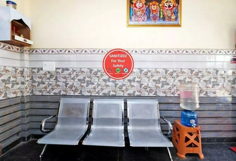 هتل Goroomgo Jagannath Lodge Puri Near Jagannath Temple & Grand Road   Travelers Recommended