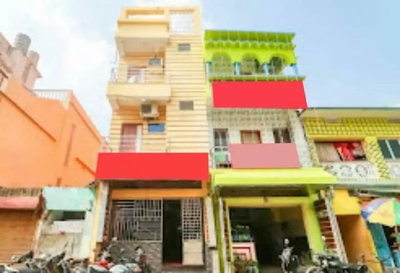 هتل Goroomgo Jagannath Lodge Puri Near Jagannath Temple & Grand Road   Travelers Recommended