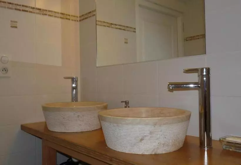 Aamiaismajoitus (B&B) Les Taouleres