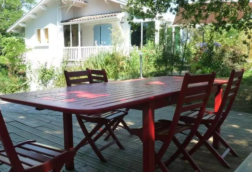 Aamiaismajoitus (B&B) Les Taouleres