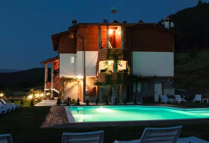 Hotelli Alpine Garden