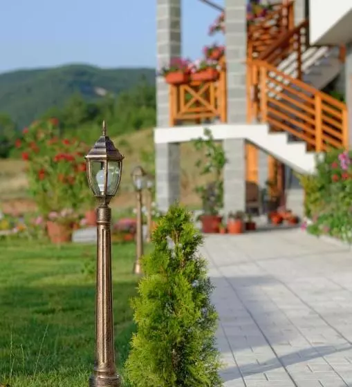 Hotelli Alpine Garden