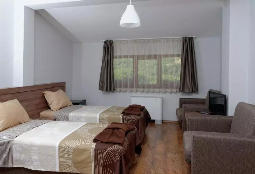 Hotelli Alpine Garden