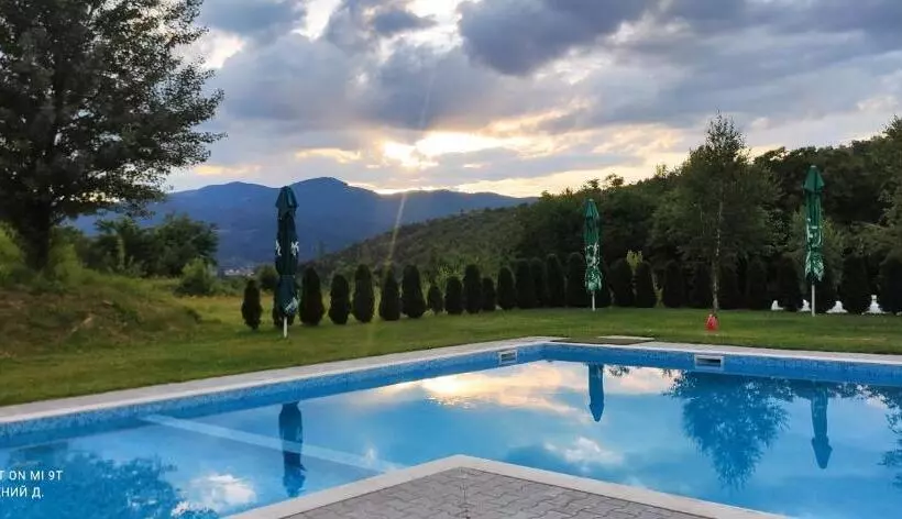 Hotelli Alpine Garden