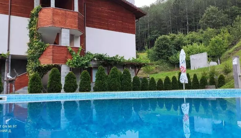 Hotelli Alpine Garden