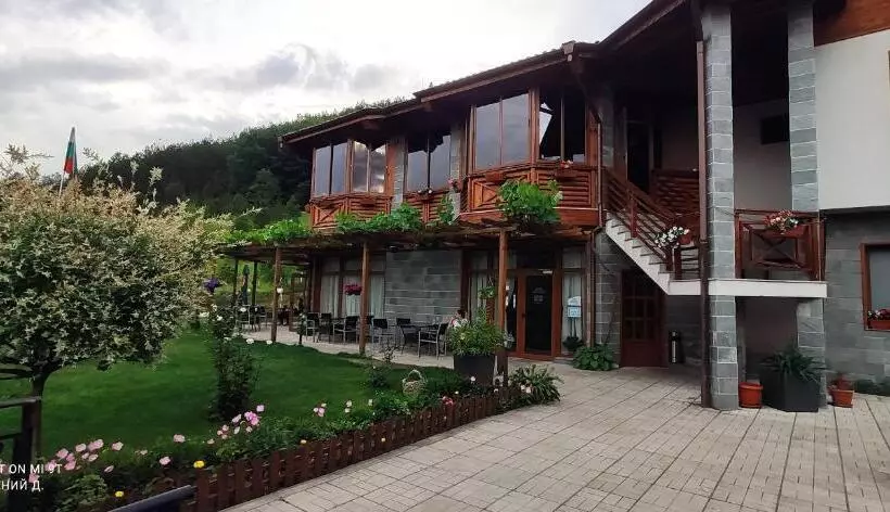 Hotelli Alpine Garden