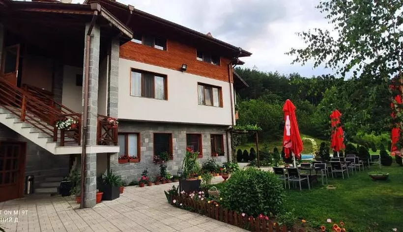 Hotelli Alpine Garden