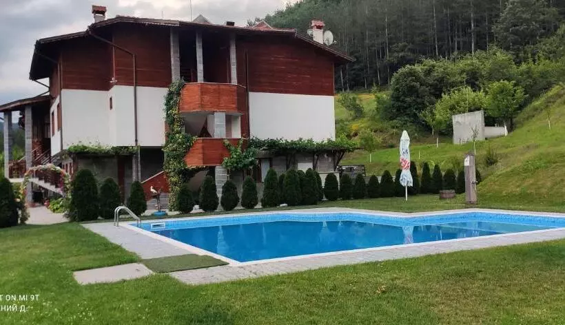 Hotelli Alpine Garden