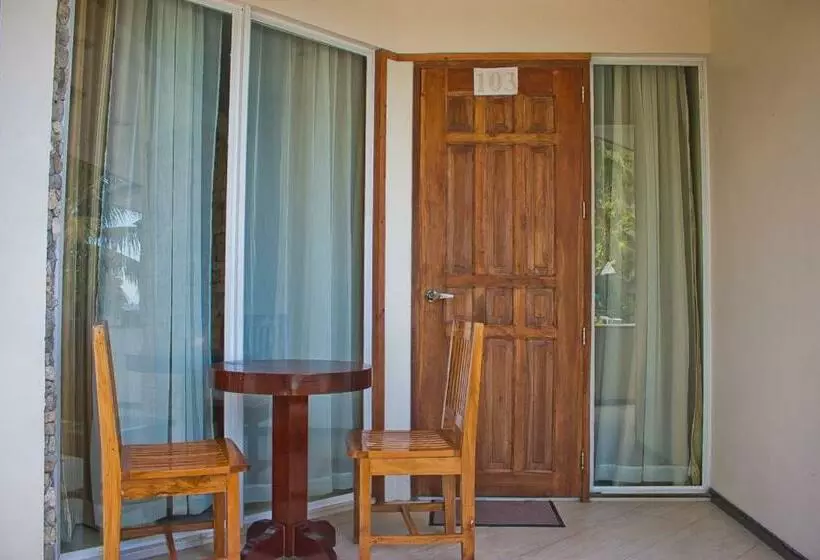 ホテル Caluwayan Palm Island Resort & Restaurant