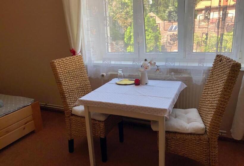 Szálloda Obecná škola