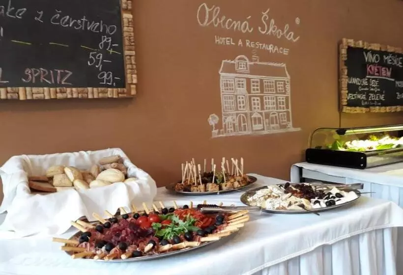 ホテル Obecná škola