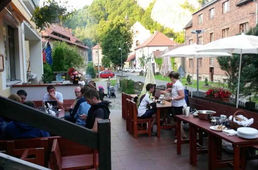 Szálloda Obecná škola