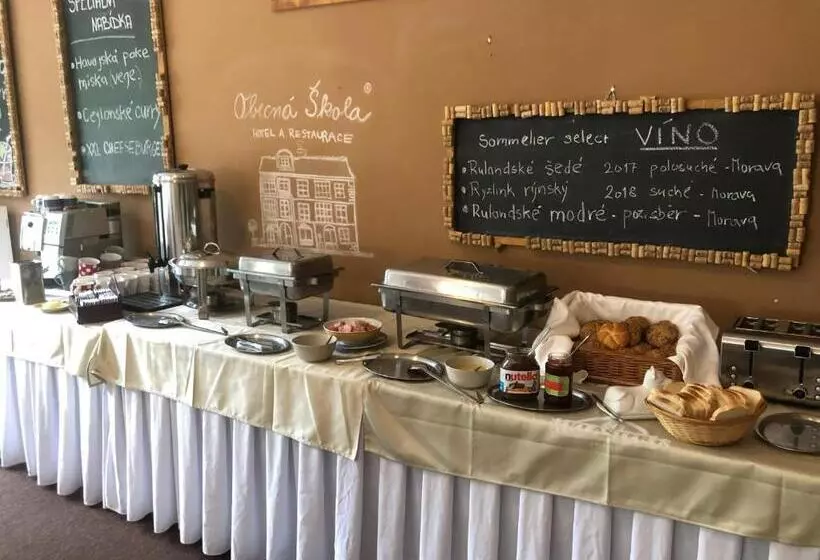 ホテル Obecná škola