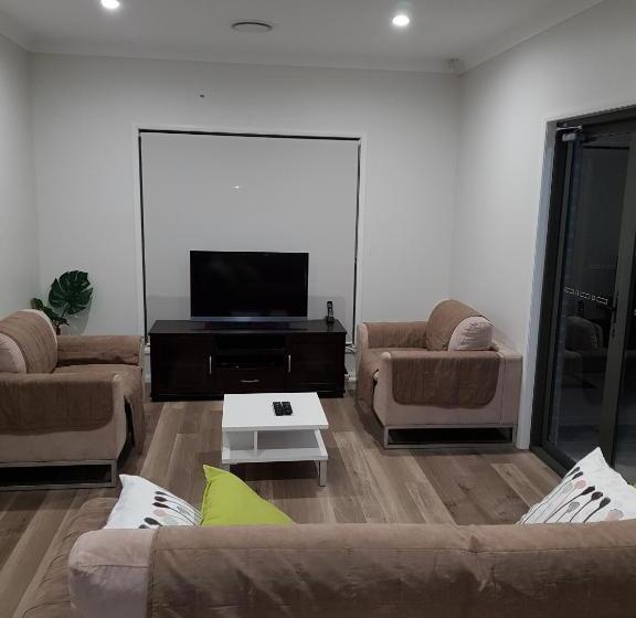 פנסיון Adwaga Lodge