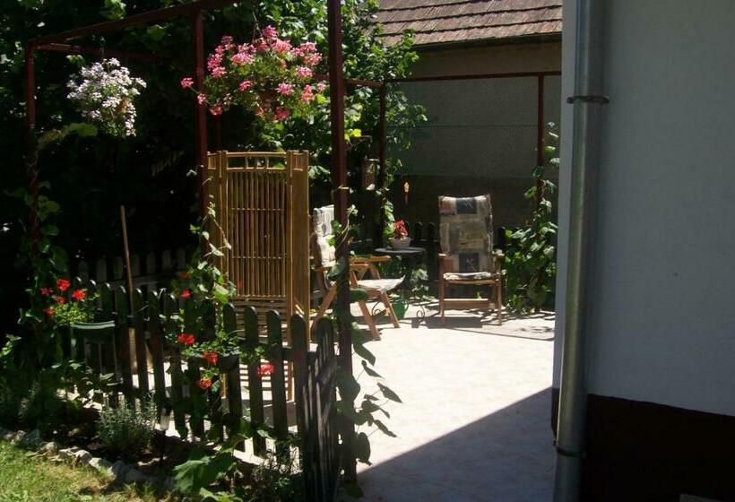 ペンション Aranyos ég