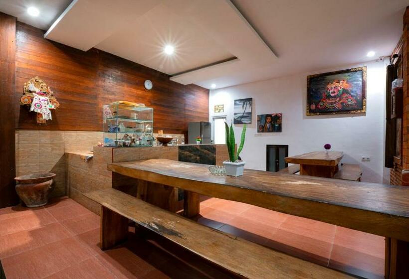 ペンション Asri Guesthouse