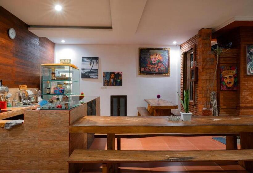 ペンション Asri Guesthouse