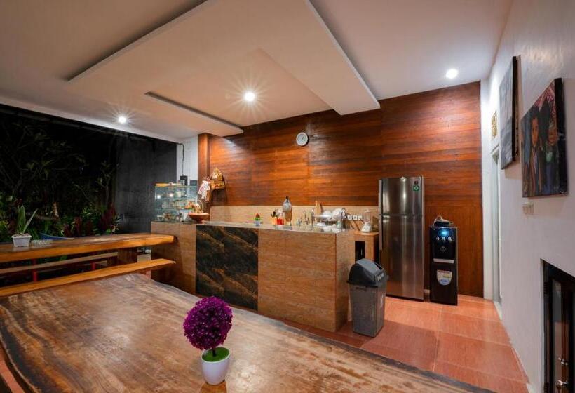 ペンション Asri Guesthouse