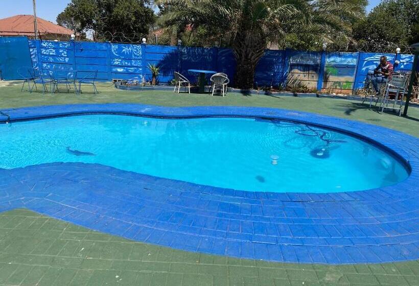 بنسيون Colins Accommodation Dayrest From R120 Overnight From R300