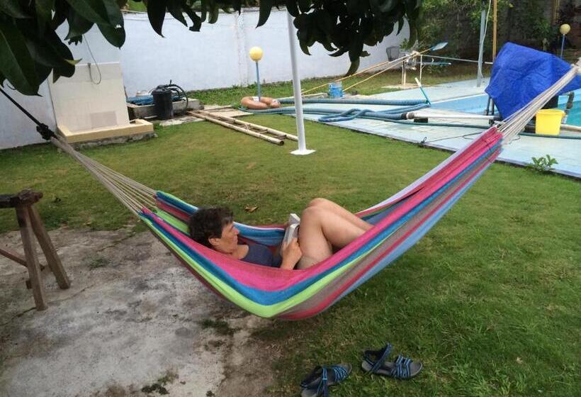 بنسيون Sendowan Baru Amurang