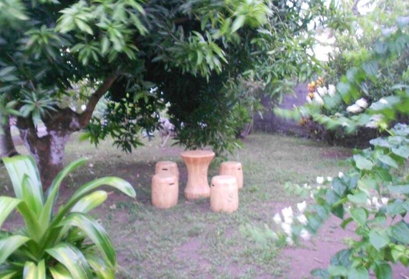 بنسيون Sendowan Baru Amurang