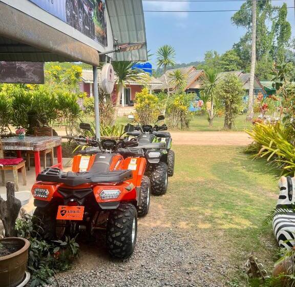 Resort Lee Red House