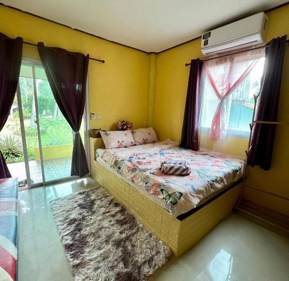 Resort Lee Red House