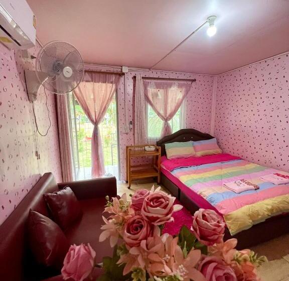 Resort Lee Red House