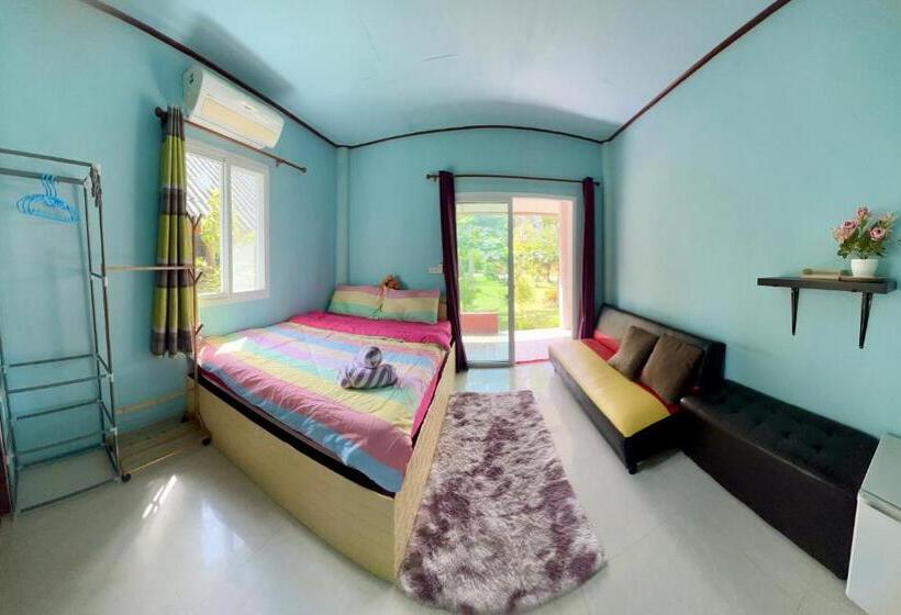 Resort Lee Red House