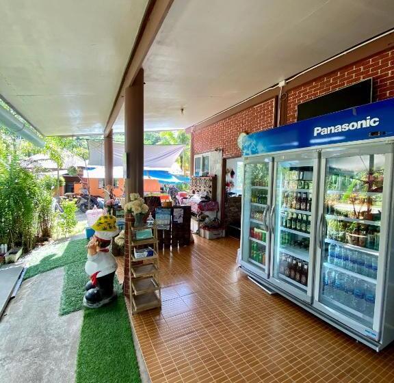 Resort Lee Red House