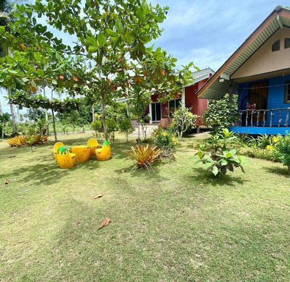 Resort Lee Red House