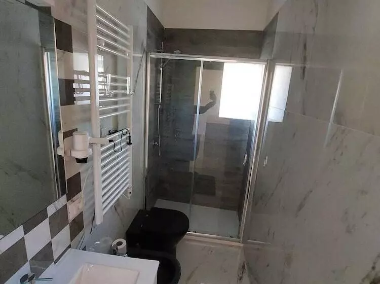 Aamiaismajoitus (B&B) Black & White