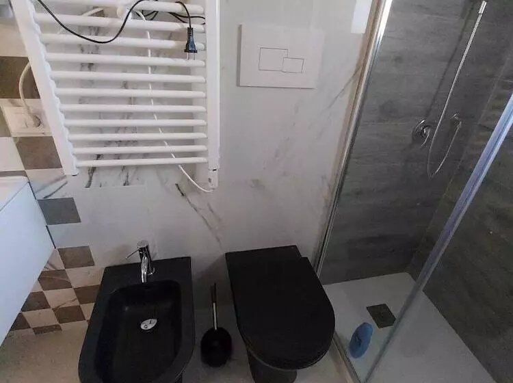 Aamiaismajoitus (B&B) Black & White