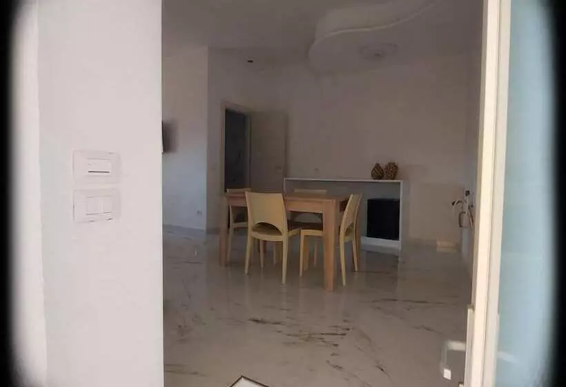 Aamiaismajoitus (B&B) Black & White