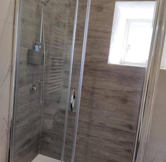 ベッドアンドブレックファースト Black & White