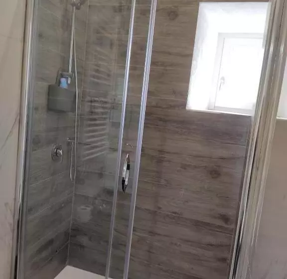 Aamiaismajoitus (B&B) Black & White