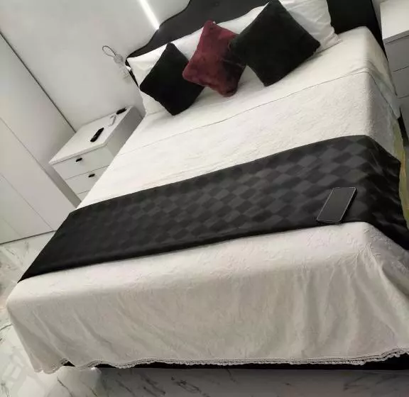 Aamiaismajoitus (B&B) Black & White