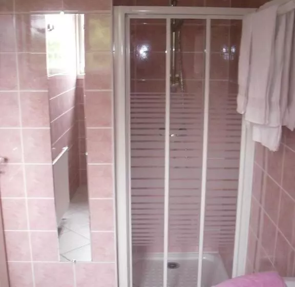 Aamiaismajoitus (B&B) Domaine De La Pendule