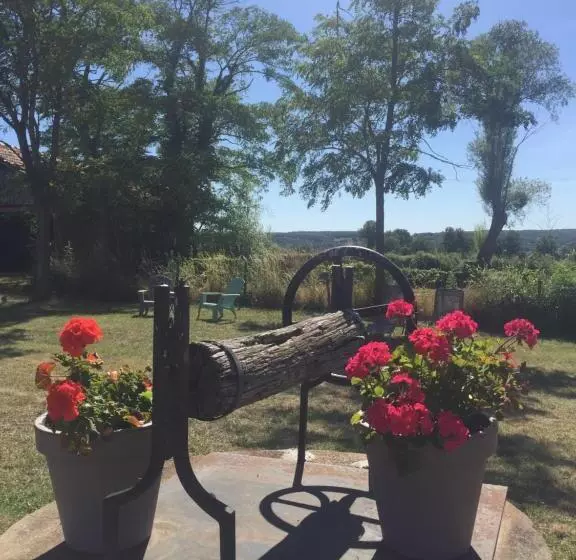 Aamiaismajoitus (B&B) Chambres D Hôtes Domaine Les Grands Pérons