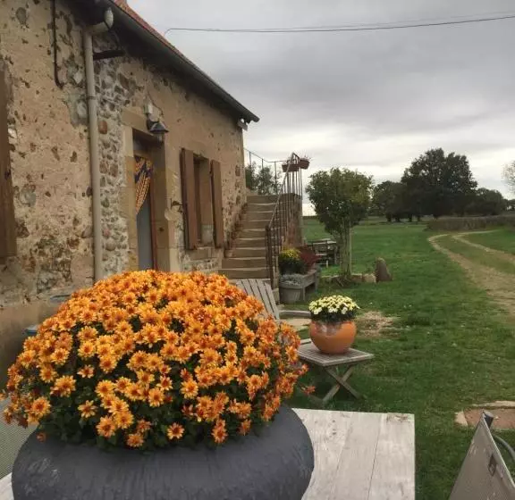 Aamiaismajoitus (B&B) Chambres D Hôtes Domaine Les Grands Pérons