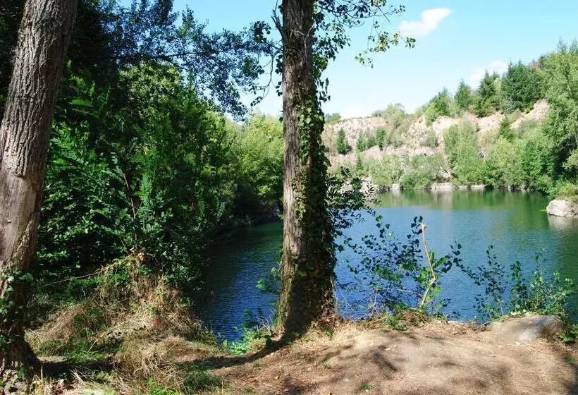 Aamiaismajoitus (B&B) Chambres D Hôtes Domaine Les Grands Pérons