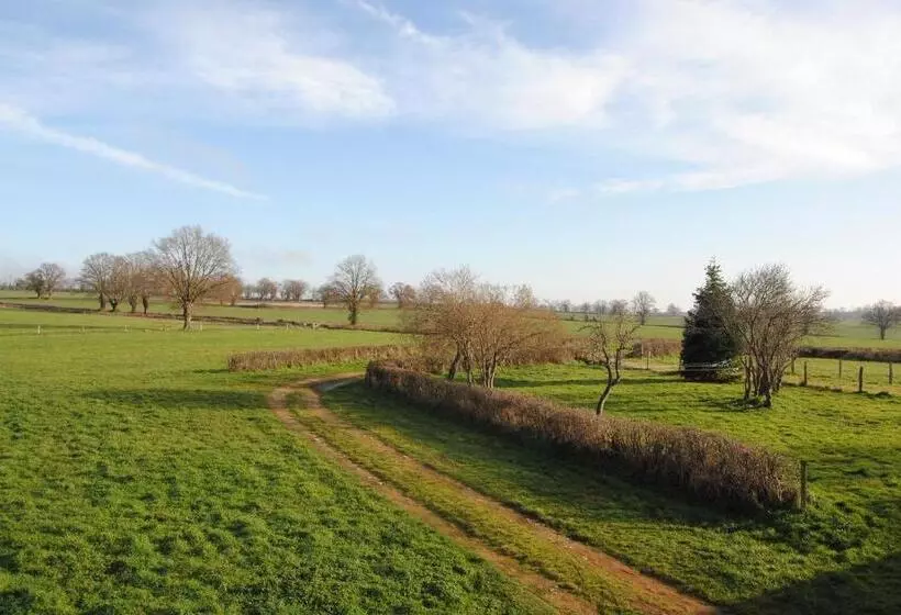 Aamiaismajoitus (B&B) Chambres D Hôtes Domaine Les Grands Pérons