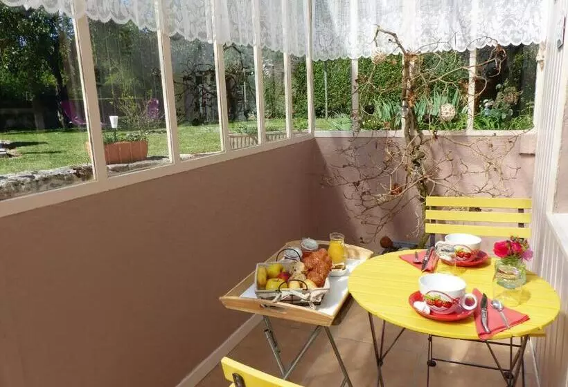 Aamiaismajoitus (B&B) La Maison Aux Hortensias