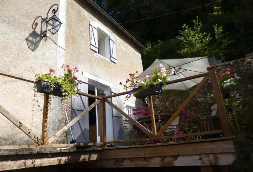 ベッドアンドブレックファースト Le Moulin De Cors