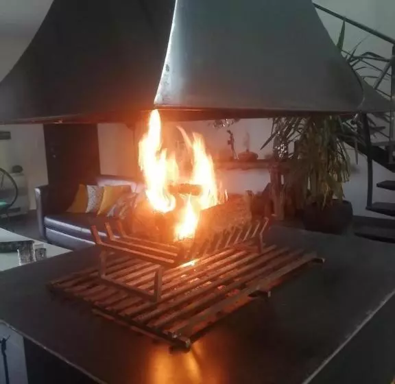 Aamiaismajoitus (B&B) Maison Maupas Chambre Rouge