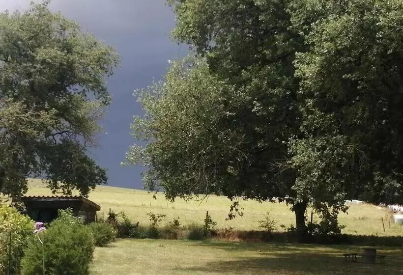 Aamiaismajoitus (B&B) Maison Maupas Chambre Rouge