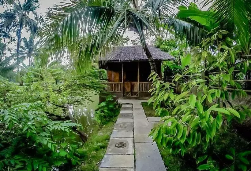 Hotelli Baleku Bamboo Retreat