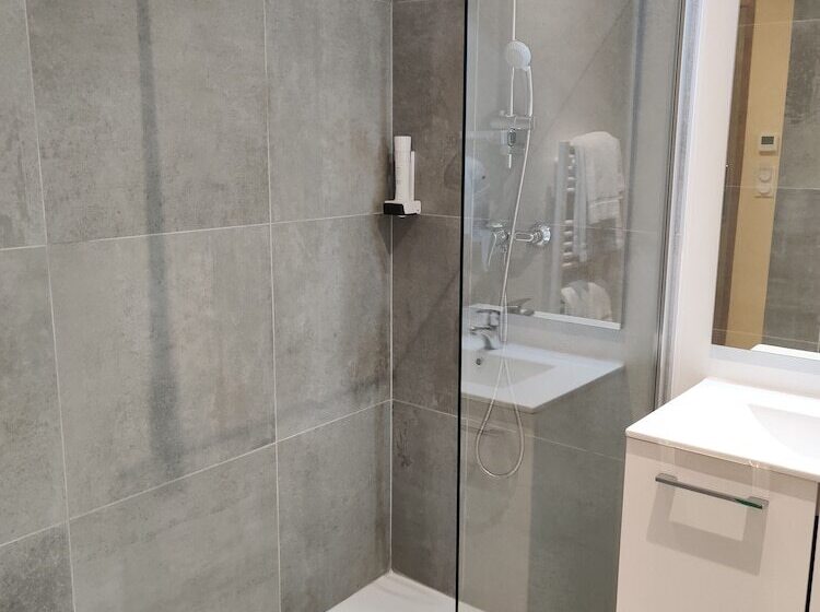 فندق Hôtel De La Tour