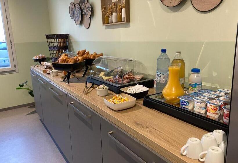 فندق Hôtel De La Tour